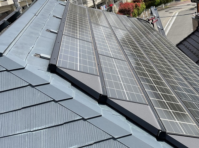 品川区北品川で太陽光パネルのあるスレート屋根塗装のための点検