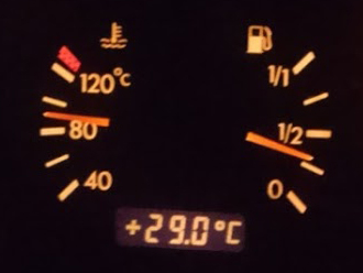 千葉市中心部夜10時頃　気温29℃