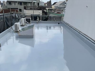 豊島区巣鴨で雨漏りが発生している屋上にウレタン塗膜防水（通気緩衝工法）を実施