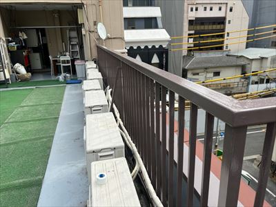 台東区西浅草にてエスケー化研のワンツーマイルド（05-40B）を使用した鉄部塗装工事を実施