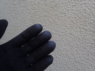 君津市南子安の築25年程が経過したモルタル外壁、苔の発生を抑制するナノコンポジットWでの塗装工事のご提案