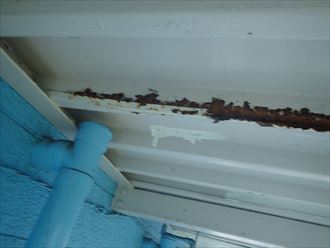 君津市北子安のアパート鉄骨階段調査、塗膜の剥がれや錆が発生