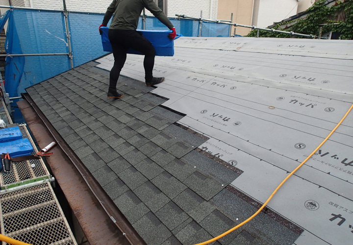カバー工法でシングル屋根を使用