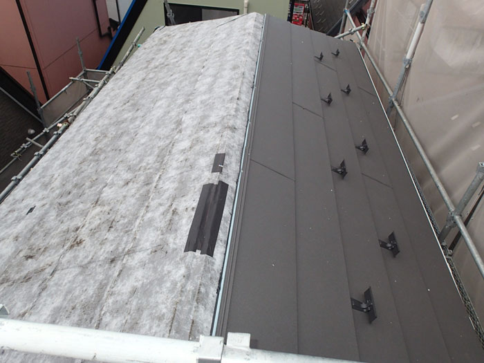 屋根リフォームのコストを抑える！横浜市鶴見区での屋根カバー工法のメリットとは？