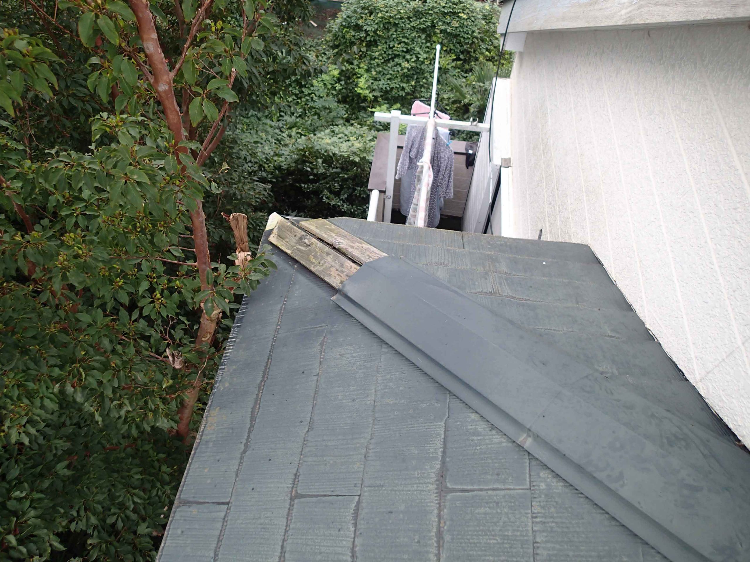 大田区大森南で強風によって破損した棟板金の補修工事と屋根の点検