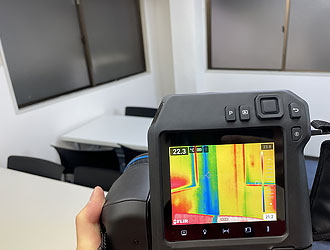 サーモグラフィで室内の雨漏り箇所を特定