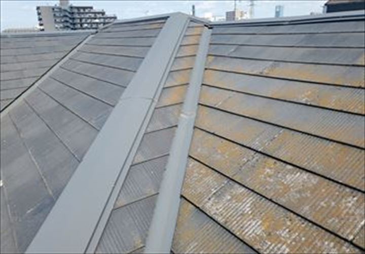 スレート屋根のリフォームで葺き替えが必要になる状況とは？カバー工法との違いなどを解説！