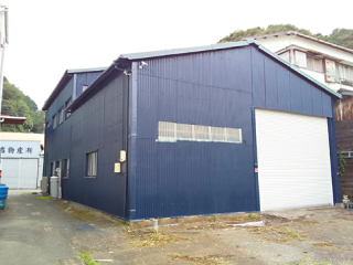 塗り替え後の工場となった倉庫
