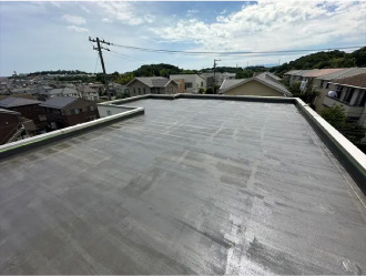プライマーを塗装し終わった陸屋根