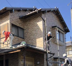 おしゃれなレンガ模様のガルバリウム外壁で機能も見た目も一新