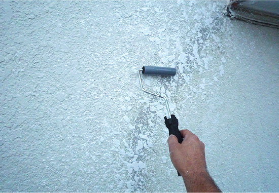 ローラーで押さえて平らにする