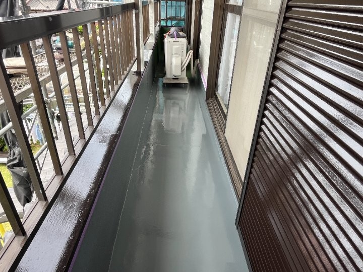雨漏りの原因となったドレンに「改修工事＋ウレタン防水工事」を行い復旧したベランダ