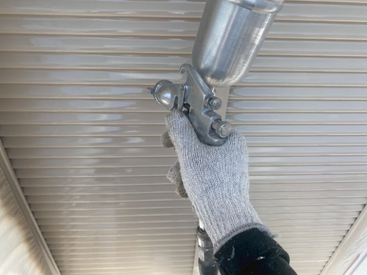 戸袋の仕上げ吹付け
