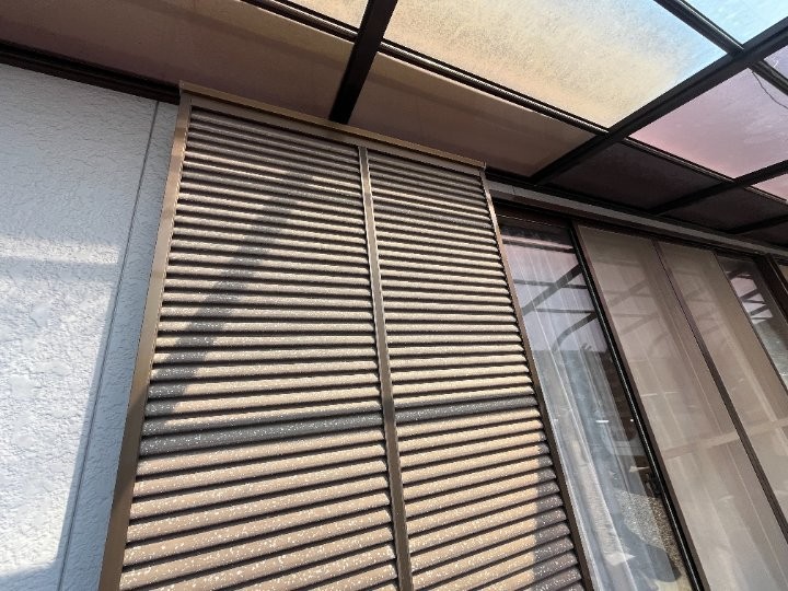 汚れが付着した雨戸