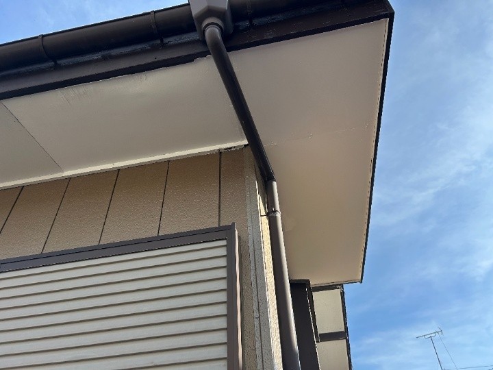 ケイカル板を用いて「破風板・軒天」を交換工事したお住まい