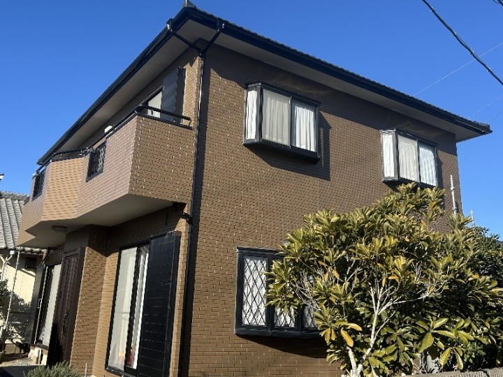 旭市三山にてサイディング外壁へ「目地打ち替え工事＋エスケープレミアムシリコンで塗装工事」して立体感を復元しました