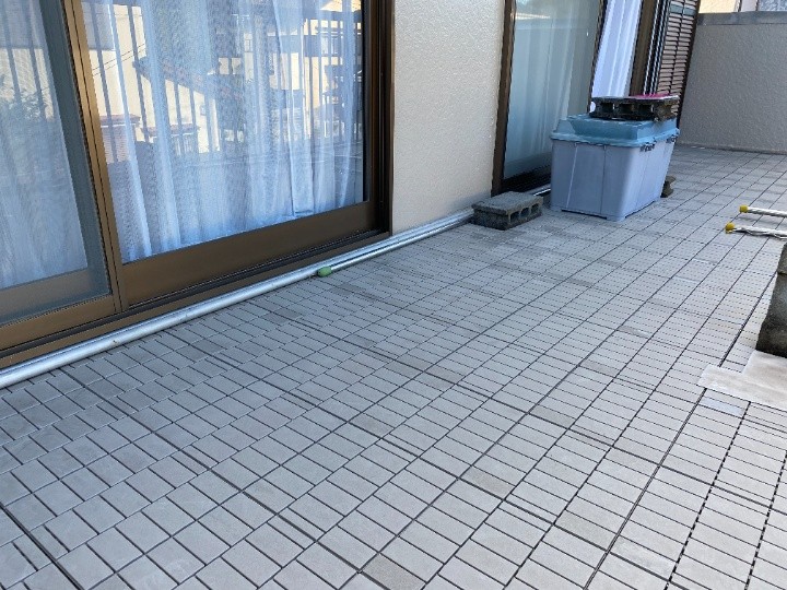 ウレタン塗膜防水工事前のベランダ