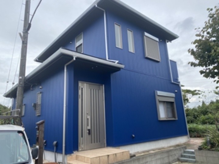茂原市木崎にてチョーキングが出た築12年の金属サイディング住宅を艶消し塗料で外壁塗装