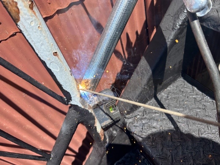 手すりの溶接補強で強度を回復