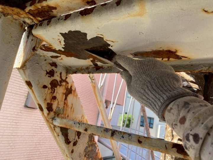 ケレン作業による下地調整