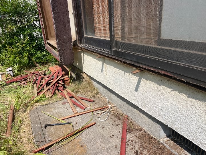 戸袋解体後の窓まわり