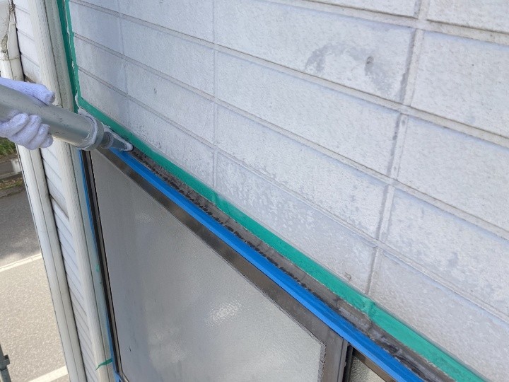 窓まわりの充填作業