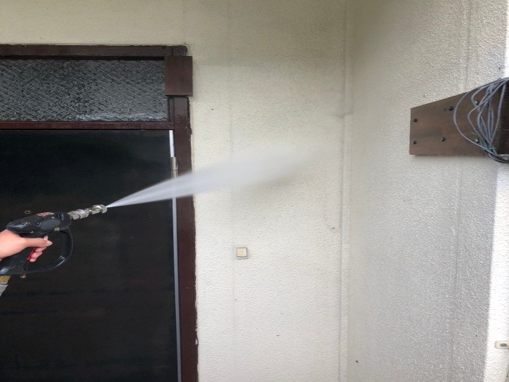 外壁の高圧洗浄作業