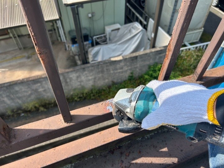 サンダーによるケレンと下地づくり