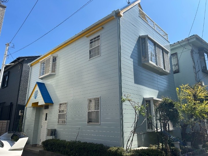 サイディング外壁にエスケープレミアムシリコンを採用した塗り替え工事したお住まい