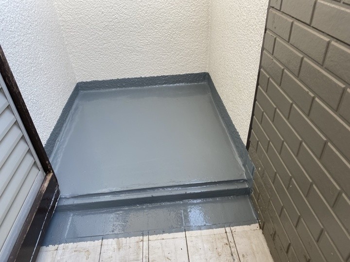 モルタル床からの雨漏りを密着ウレタン防水工事で解消