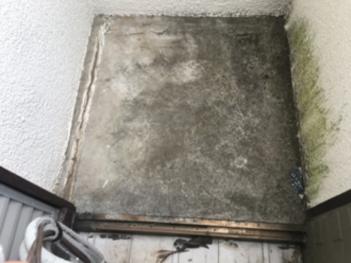 ウレタン防水工事前のモルタル床