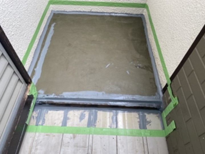 メッシュシートを併用して防水層を補強