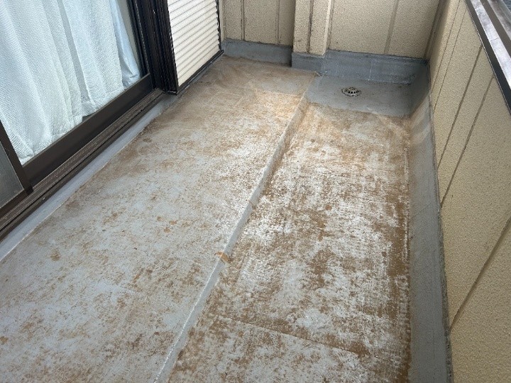 雨漏りした築20年ベランダの状態