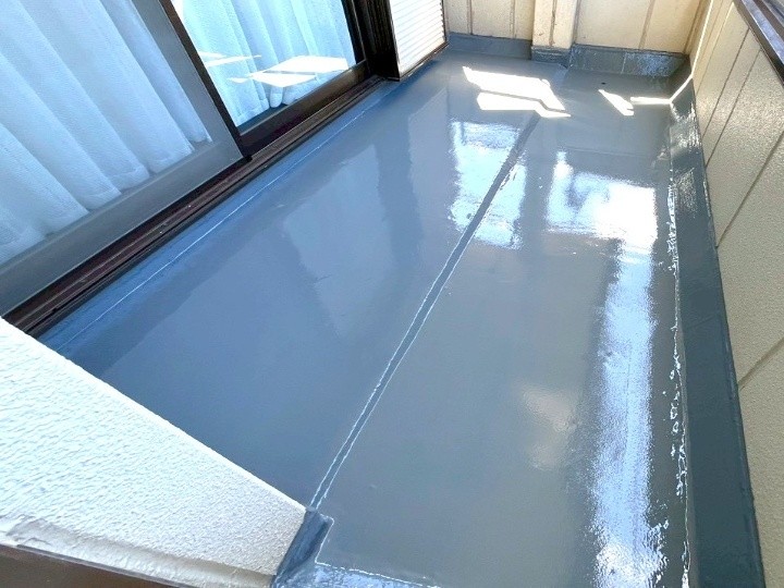 船橋市高根にて雨漏りした築20年ベランダに改修用ドレン設置工事とウレタン防水工事を併せて施工しました