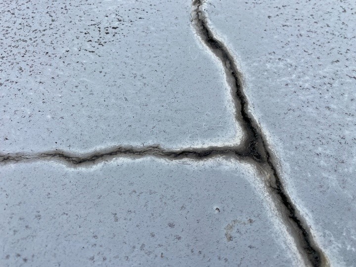 ひび割れの発生をチェック