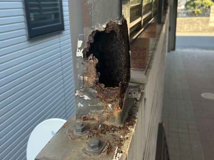根元まわりの錆の堆積と劣化状況