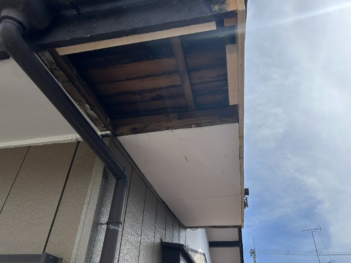 軒天の張り替え（ケイカル板）