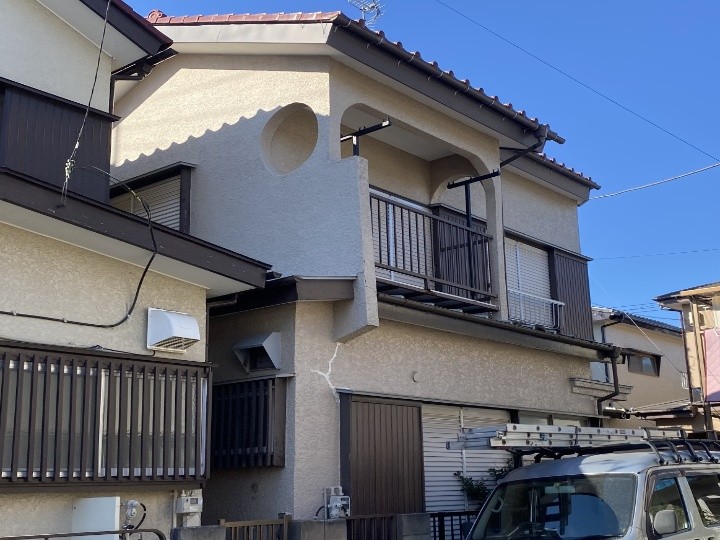 モルタル外壁の全体状態を確認