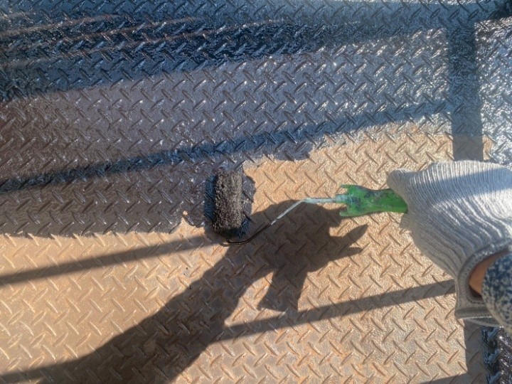 下塗り（サビ止め）で素地を保護