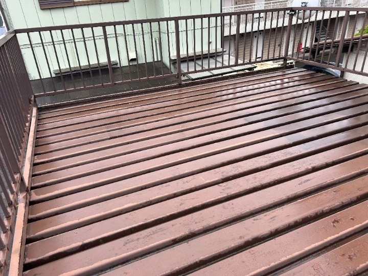 傷んだ鉄骨床面の状態