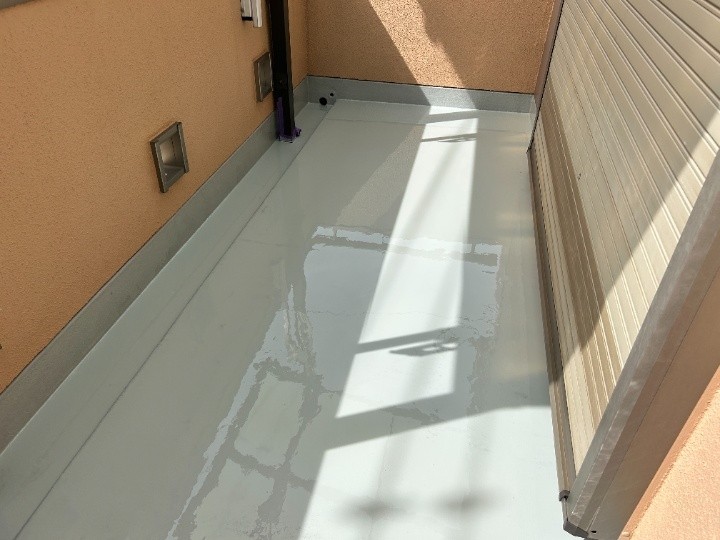 ウレタン防水2層目で強度を確保