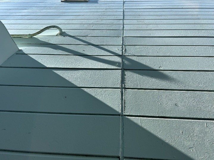 目地シーリングの劣化状況を点検