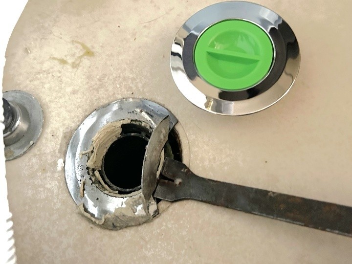 排水口まわりの解体と既存部材の撤去