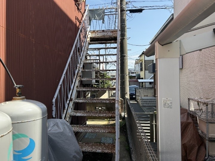 鉄骨階段全体の劣化状況を確認