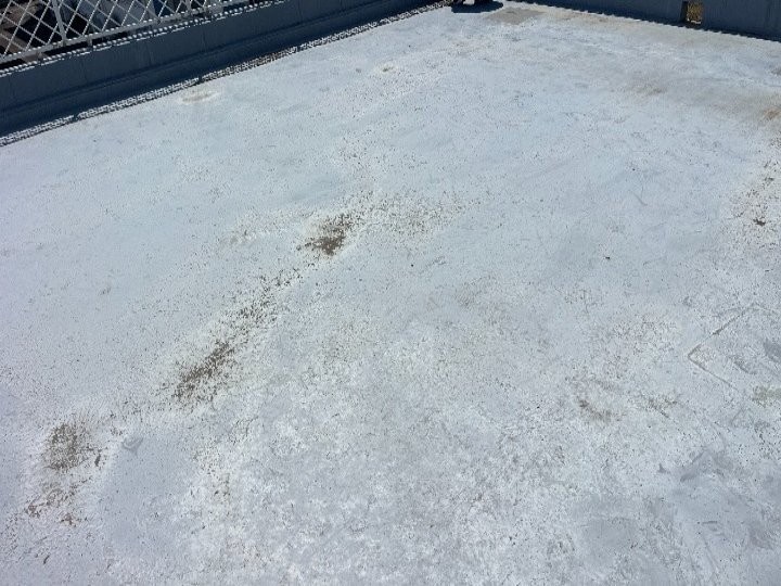 色褪せた屋上防水面