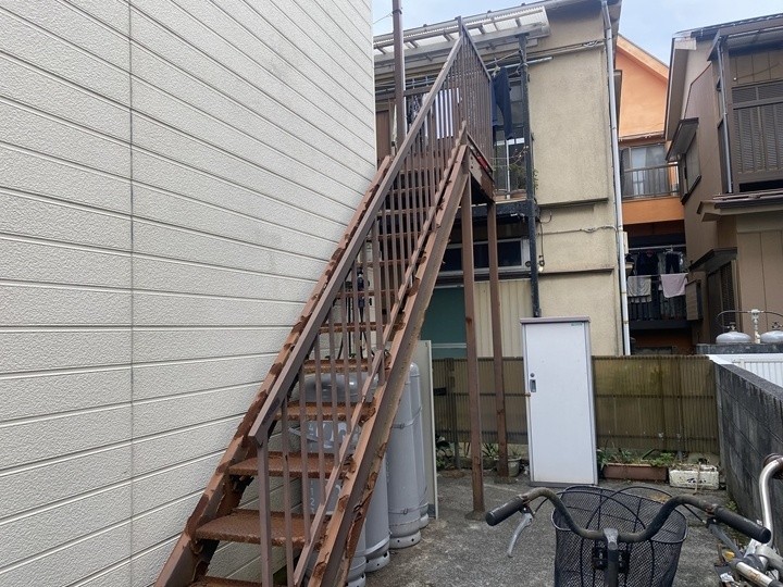 鉄骨階段全体の劣化状況を確認