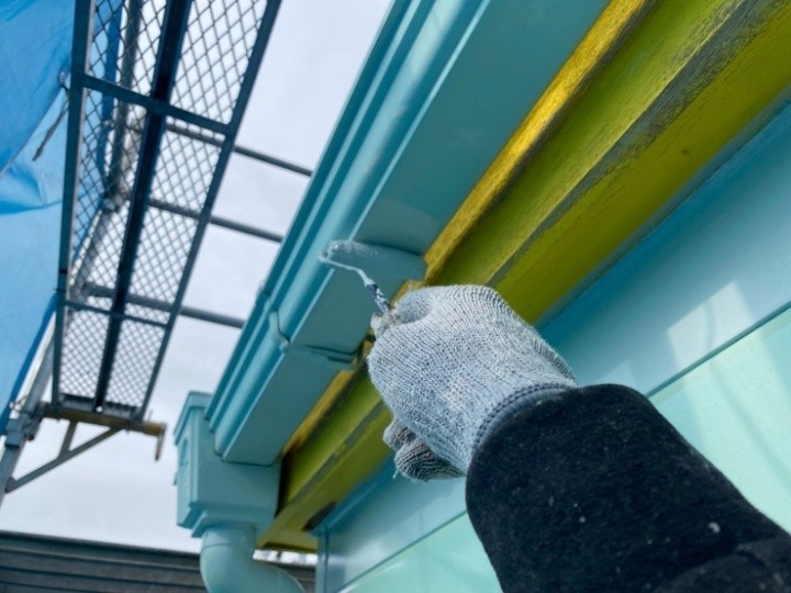 付帯部は鼻隠しを塗装し、外装のまとまりを出す