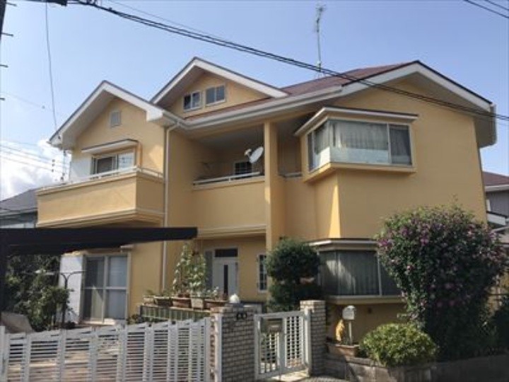 横浜市瀬谷区にて傷んだモルタル外壁にクラック補修とパーフェクトトップを用いた塗装工事を行いメンテナンス