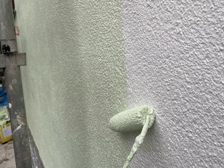 薄緑色での中塗り