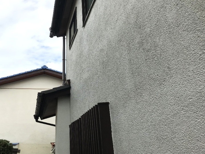 色褪せたモルタル外壁